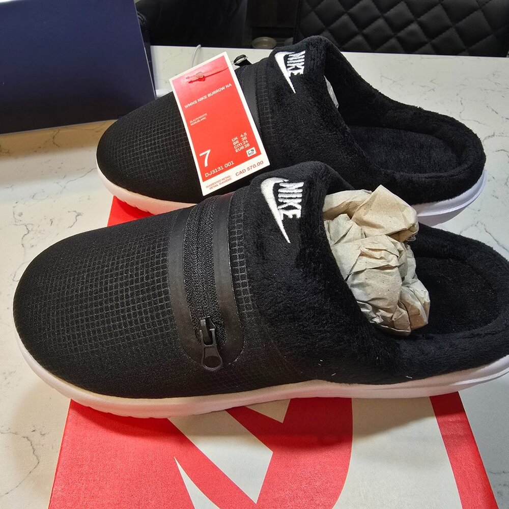 Sz 7 - Women's Nike Burrow NA Slippers Black White Oreo DJ3131-00 NEW